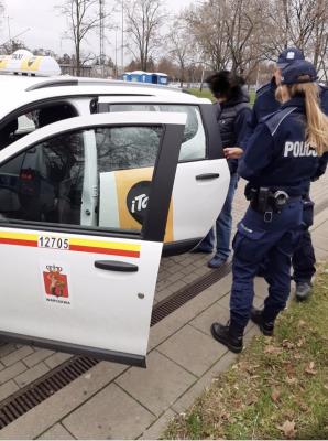 [VIDEO] Błyskawiczna akcja Rutkowskiego! Auto odnalezione po kilku godzinach na lotnisku Okęcie! Trwa Złota Passa odnajdywania skradzionych pojazdów przez Rutkowskiego!