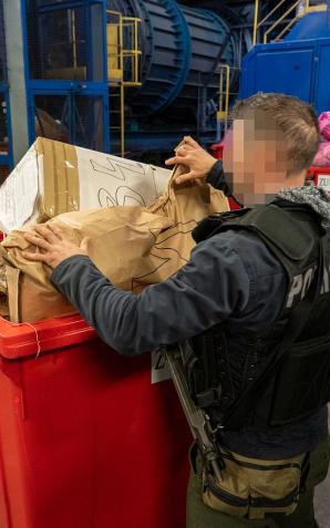 [VIDEO] Kilkadziesiąt kilogramów narkotyków spalone w piecu 