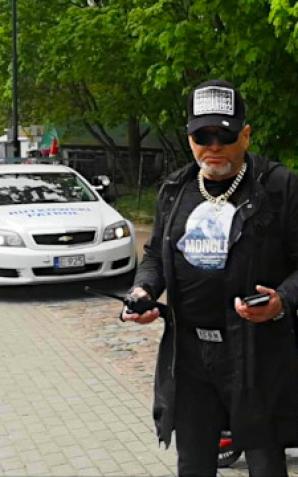 [VIDEO] Poszukiwania Iwony Wieczorek: RUTKOWSKI: odnaleźliśmy granatową spódniczkę, koszulę męską i noże. Czekamy na Policję!