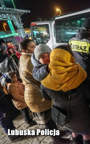 [VIDEO] Uciekający przed wojną mogą na nas liczyć! Lubuska policja niesie pomoc uchodźcom z Ukrainy