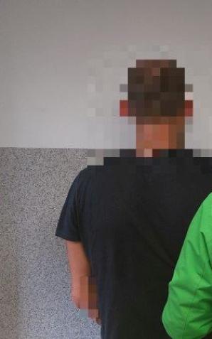 Szarpali, popychali, straszyli i zabrali 16-latkowi pół litra picia