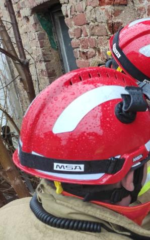 Zawalenie się ściany frontalnej w niezamieszkałym budynku