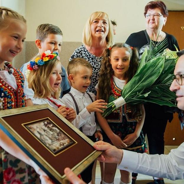 [VIDEO] Premier Mateusz Morawiecki: Praca, płaca, mieszkanie, rodzina, bezpieczeństwo – to priorytety