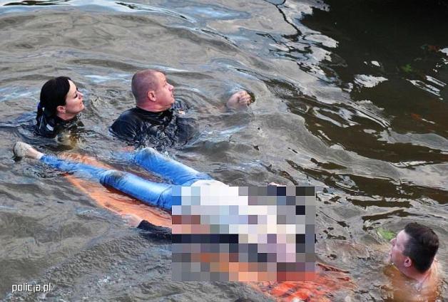 Głogów: Dramatyczna akcja ratunkowa tonącej w Odrze kobiety! Brawa dla funkcjonariuszy Policji!