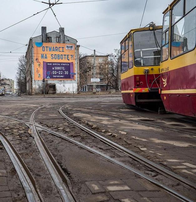 Nowe torowisko, jezdnia, chodniki, wyniesione przystanki oraz parking. Łódź buduje ul. Wojska Polskiego