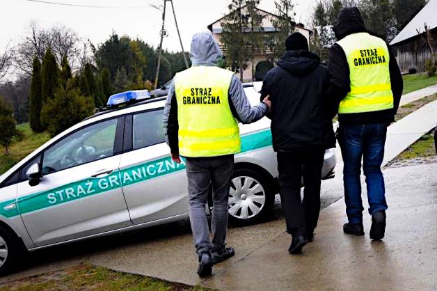 Zarzuty dla członków międzynarodowej grupy przestępczej. Wystawiały obywatelom Ukrainy fikcyjne zaproszenia