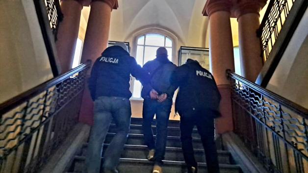 [Video] Policjanci zatrzymali podejrzanego o brutalne zabójstwo