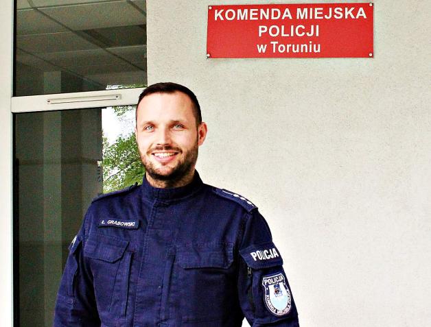 [VIDEO] Policjant wskoczył do Wisły, by ratować nastolatkę
